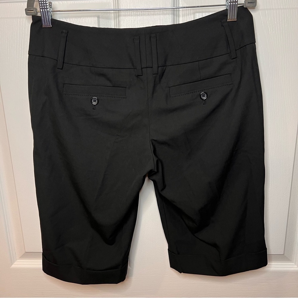 The Limited The Black Collection Drew Fit Bermuda Dress Shorts Cuffed Size 6 GUC - Picture 4 of 6